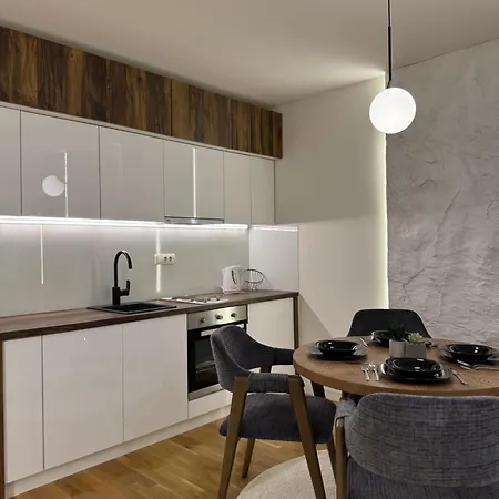 Rest Apartment, - Mountain View, Access & Free Garage Apartamento